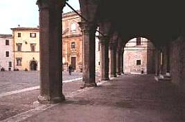 Il porticato del Palazzo Comunale